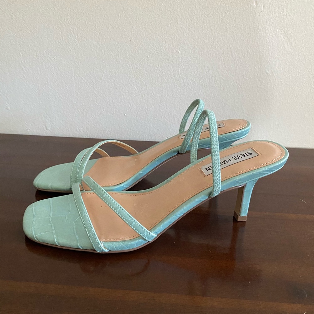 Steva Madden 8.5 sandals w kitten heel